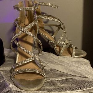 Silver “maripé” heels